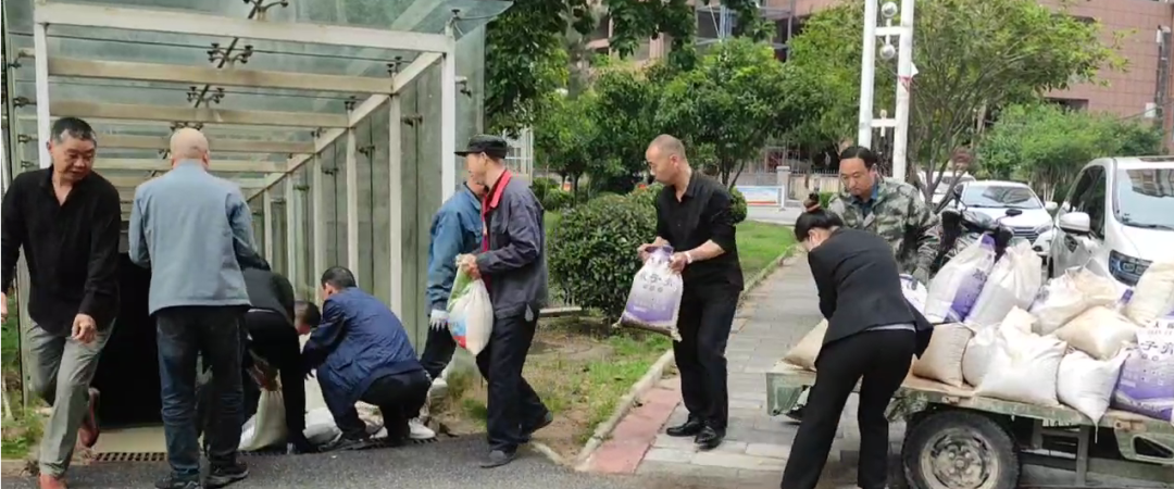 以练备战 未雨绸缪 | 万家物业夏季防汛演练， 让业主家人安居乐业！